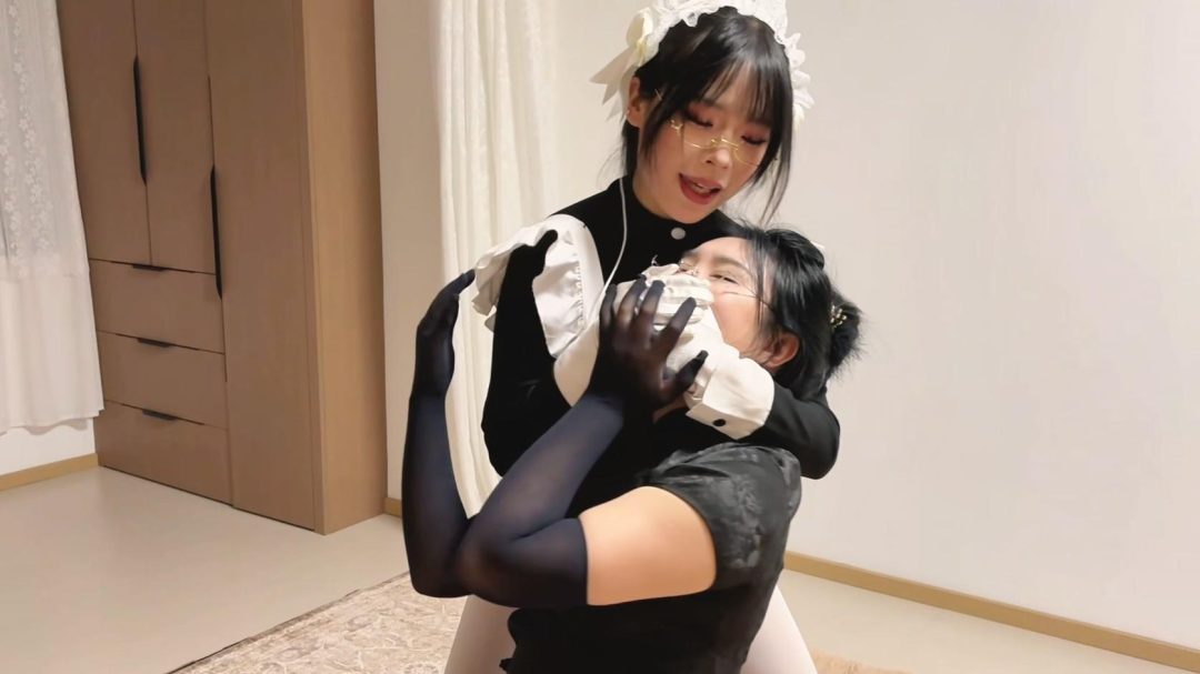 king 饱和式剧情 《女仆的玩物01》吴晗曼妮 性感女盗被女仆抓住 被变成黑丝美茧 被女仆打扮成女仆抱枕供她肆意玩弄-4