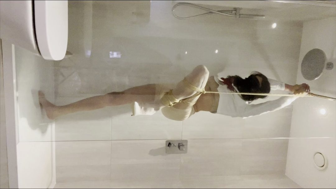 吊缚特辑，强制踮脚罚站！并腿+单脚两种吊绑、JK、水手服、OL、迷你上衣、肉丝+黑丝吊绑-4