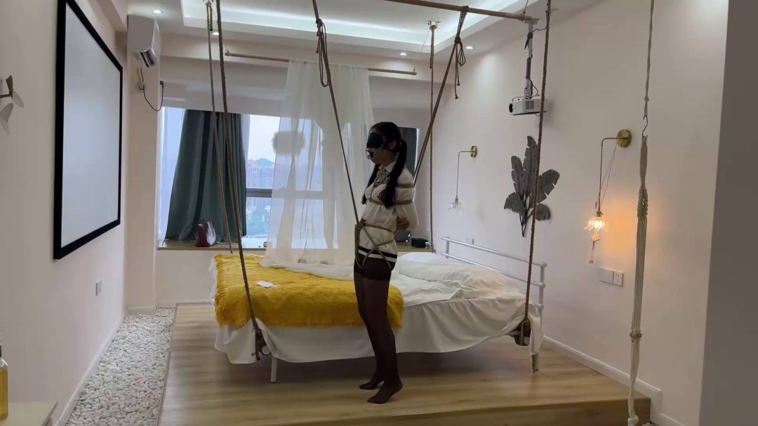 少女无内黑丝悬吊股绳 释放口水 SP-1