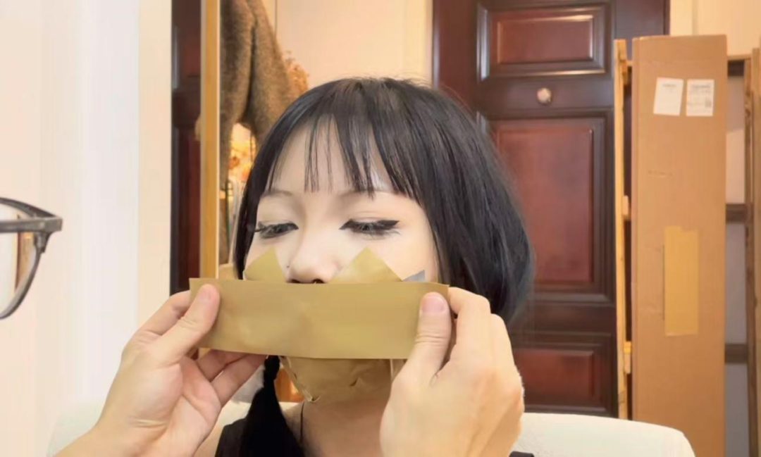 【小鹿】小鹿的胶带椅子束缚，黑丝小脚拼命挣扎-7