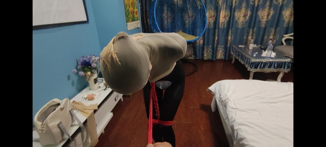 （老板定拍） 嗷嗷穿上连体丝袜 医用敷贴封上眼睛-4