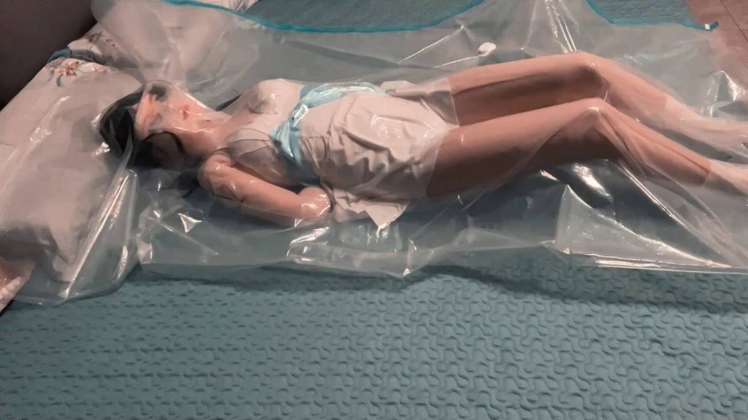 御姐反差变萌系可爱娃娃，kigurumi真空袋拘束-2