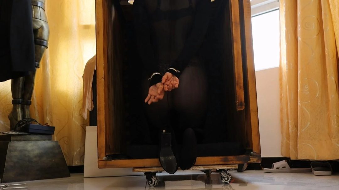 木箱里的女孩-4