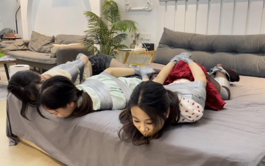 【小依】【小汪】【小杨】3个人的简单挣脱实验5，这一次，给妹子的黑丝，打了很多的小镜头，黑丝就是好看，喜欢~-11