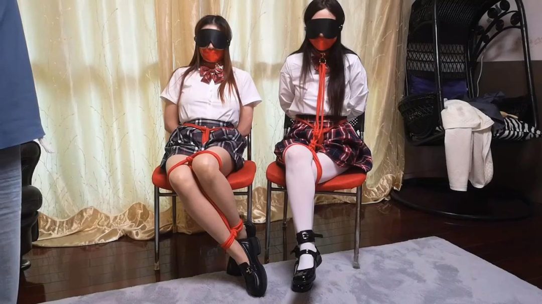 JK大学生美女闺蜜的【连缚灾难】上部-4