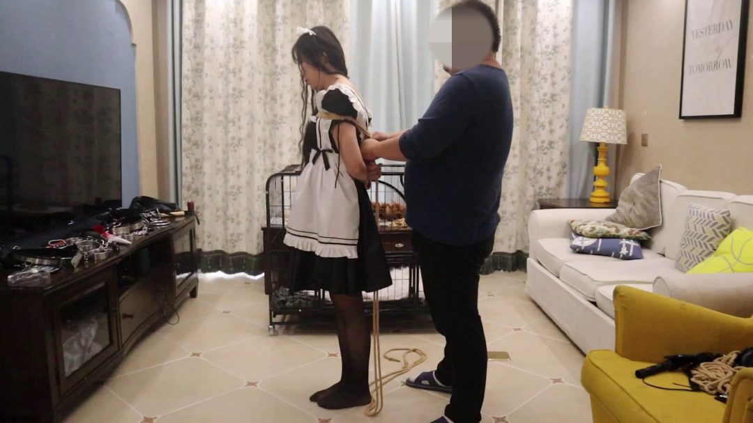 我的私人奴隶女仆（上集） 黑丝女仆装 手铐脚镣 服伺主人 绳艺捆绑 鼻钩 铁笼囚禁 驷马放置-5