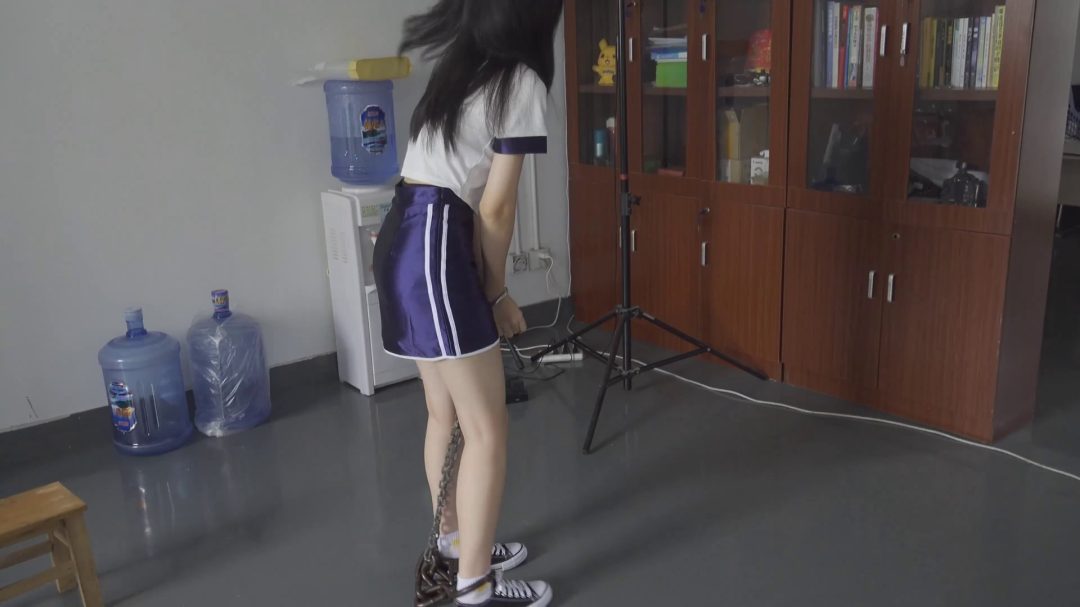 模特夏娜首次体验监禁-3