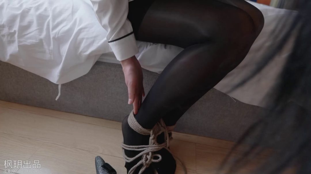 误闯女王府（第一集）小伙子以为他的是个普通人-8