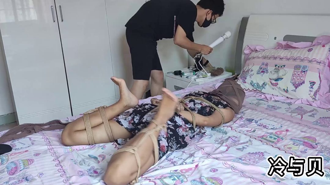 定拍的丝袜堵嘴套头捆绑调教-7