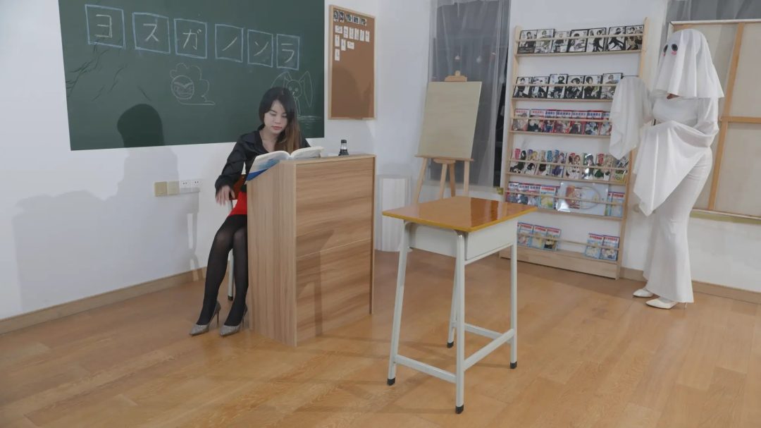 万圣节绑了个女幽灵-7