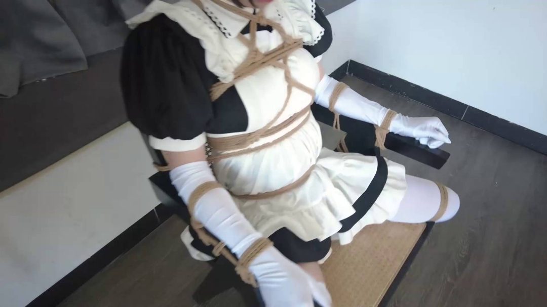 白丝女仆椅子缚布条蒙眼堵嘴勒脖电击-1
