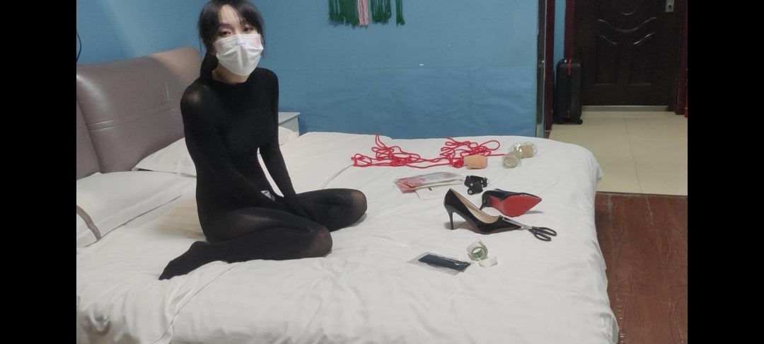 （老板定拍） 嗷嗷穿上连体丝袜 医用敷贴封上眼睛-1