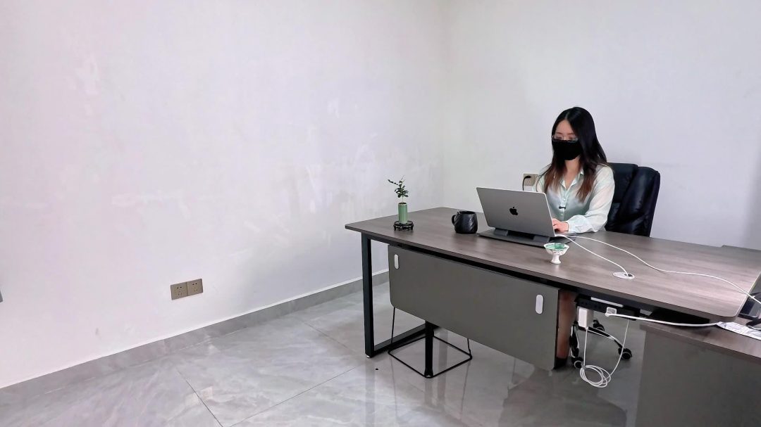 女神老板系列番外篇1：雯雯的罚站架挑战-1