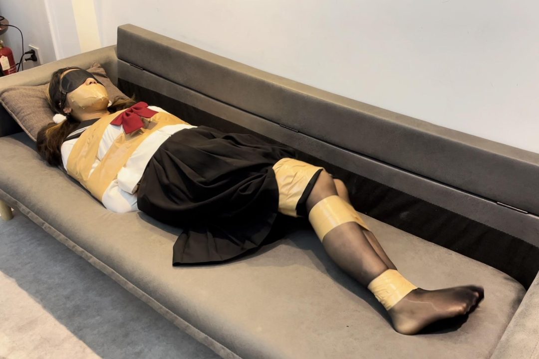 【小雨】【招模特】小雨的胶带捆绑与挣扎-4