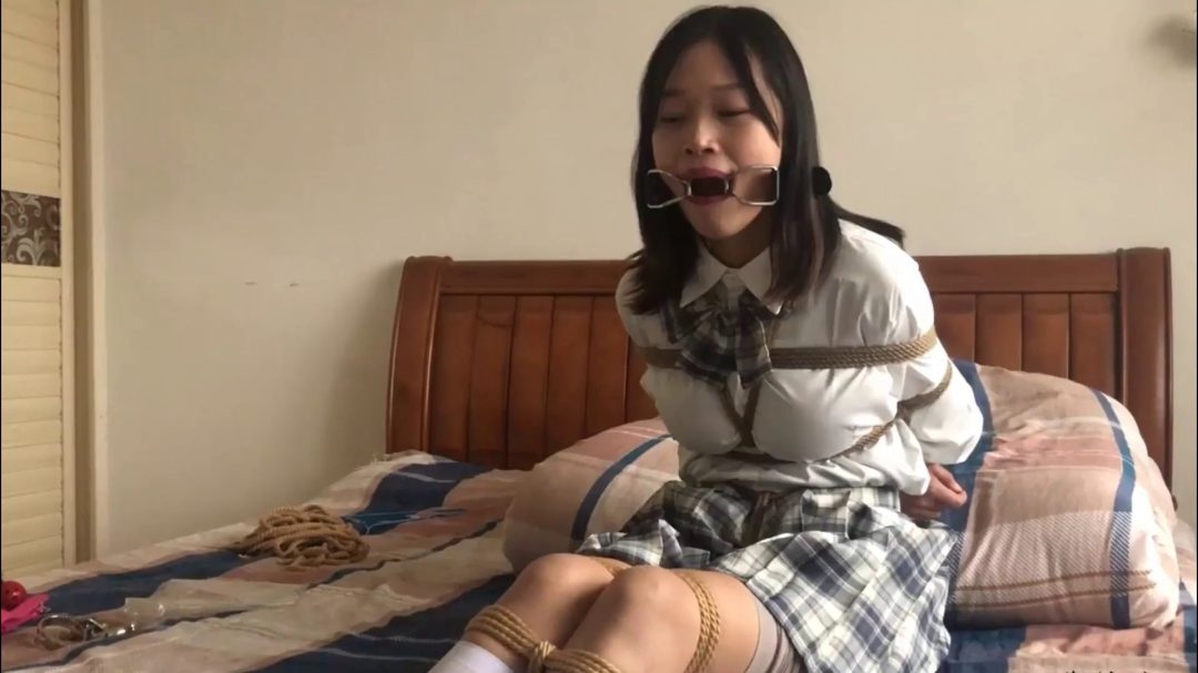 妹子捆绑放置 口环 挠痒痒-3