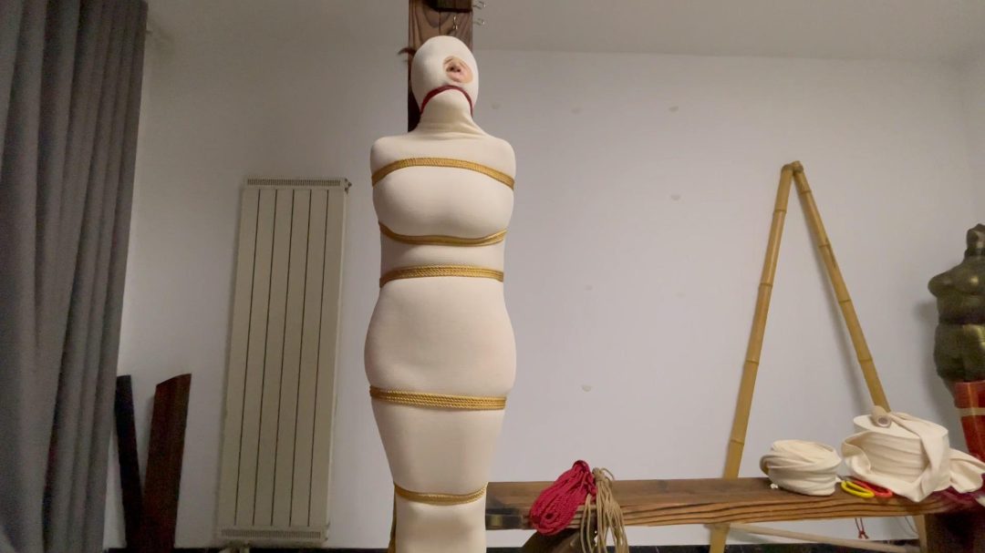 这位小姐姐有点惨..... 绷带包裹束缚-3