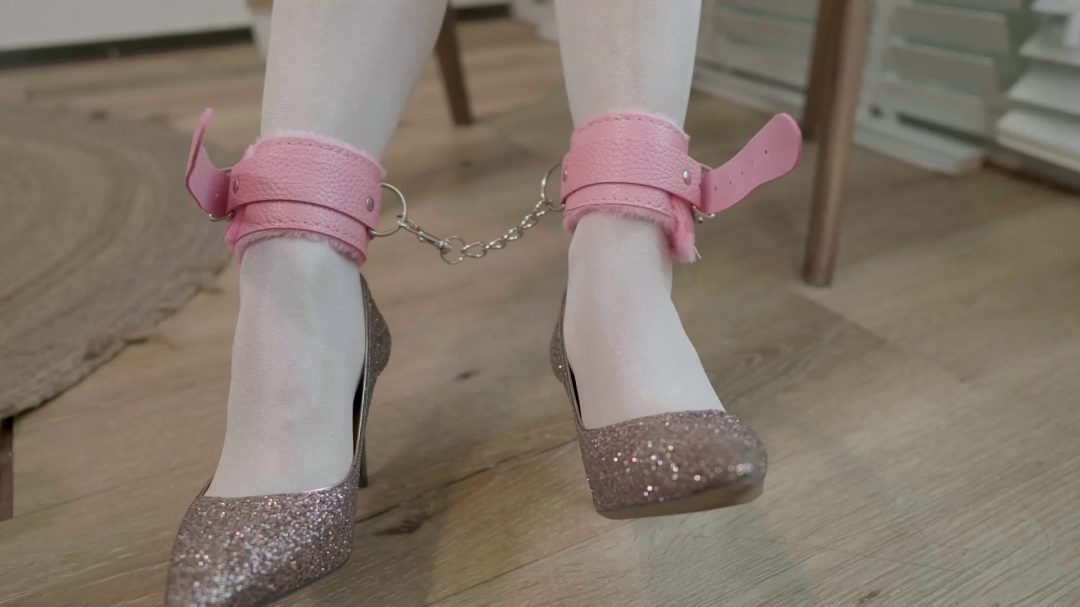 女仆白丝长筒吊带与她的淘宝三件套-8