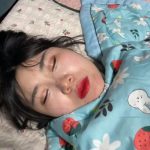 king定拍《过于谨慎的小偷 上》入室小偷将熟睡的美女严密包裹 变成了木乃伊 可怜美女户主奋力挣扎 踢踹小偷却被轻易制服玩弄