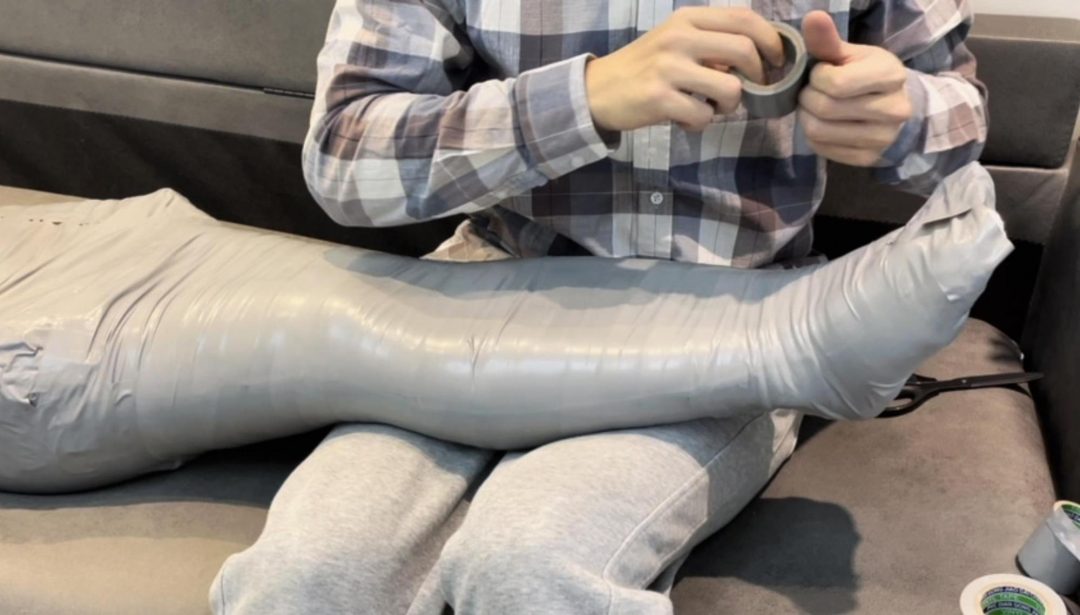 【小海】小海的胶带全包，挣脱的比较容易，所以，奖励胶带贴自己的嘴巴-5