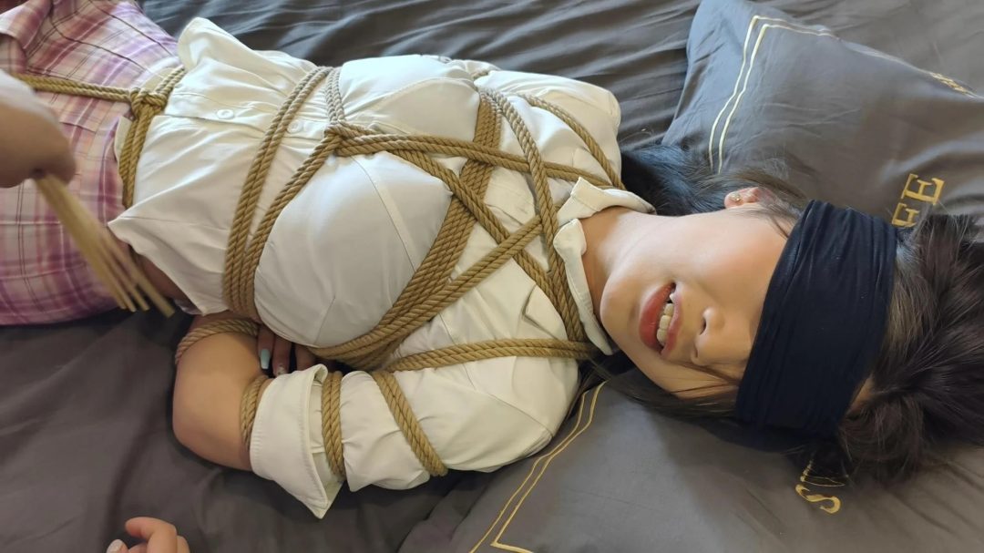 姐妹花 TK 怕痒 蛇缚 日式 手铐 互相挠痒-4