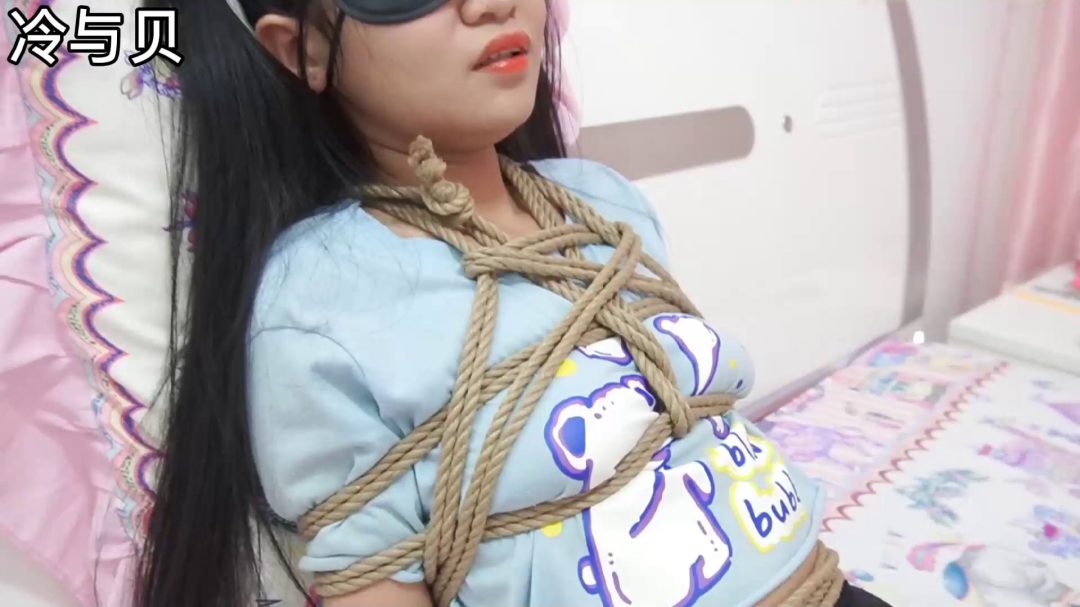 黑丝双马尾捆绑固定 皮鞭耳光挠脚心SP-2