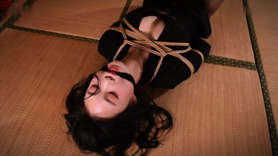 尔尔 驷马紧缚 股绳 黑丝袜勒嘴-6