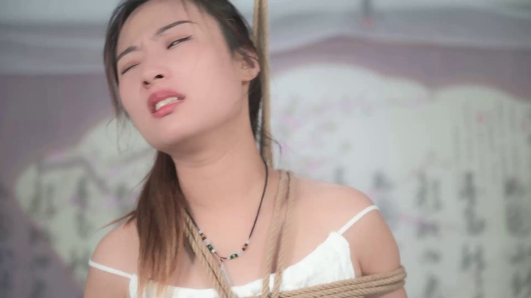 萱萱绿豆入鞋骑乘钢铁木马-6