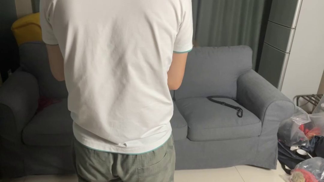 两个模特互相用猜拳决定绳艺比赛-4