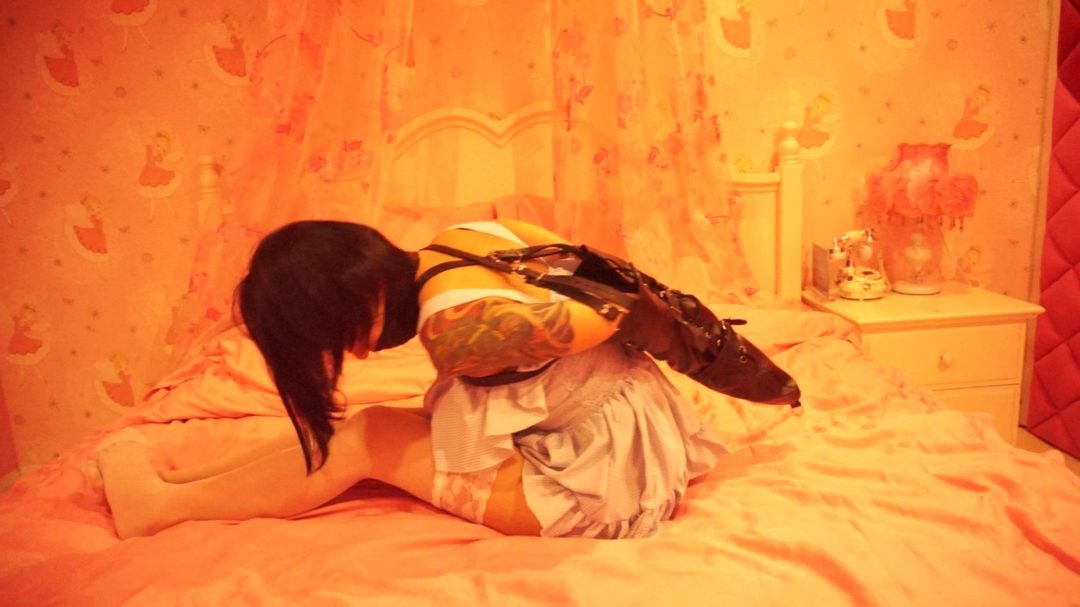 性感美女堵嘴皮革手套挣扎-4