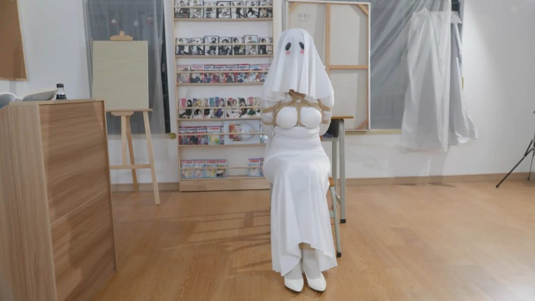 万圣节绑了个女幽灵-9