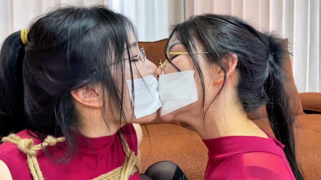 king云雀定拍《黑丝女盗——绝色双偷 下》饱和式剧情 超经典剧情 油光美女被重重捆绑成一团 最后被主人像藏品一样密封在玻璃罩中-8