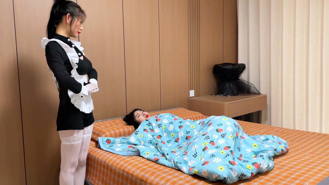 云雀定拍《女仆与千金——鸠占鹊巢 01》饱和式剧情 强势的千金被伪装拘束 别人无法看出 女仆代言了她的一切 急的呜呜直叫 最后变成了女仆的小狗 吴晗 柳洋 绝美精彩演绎~-12