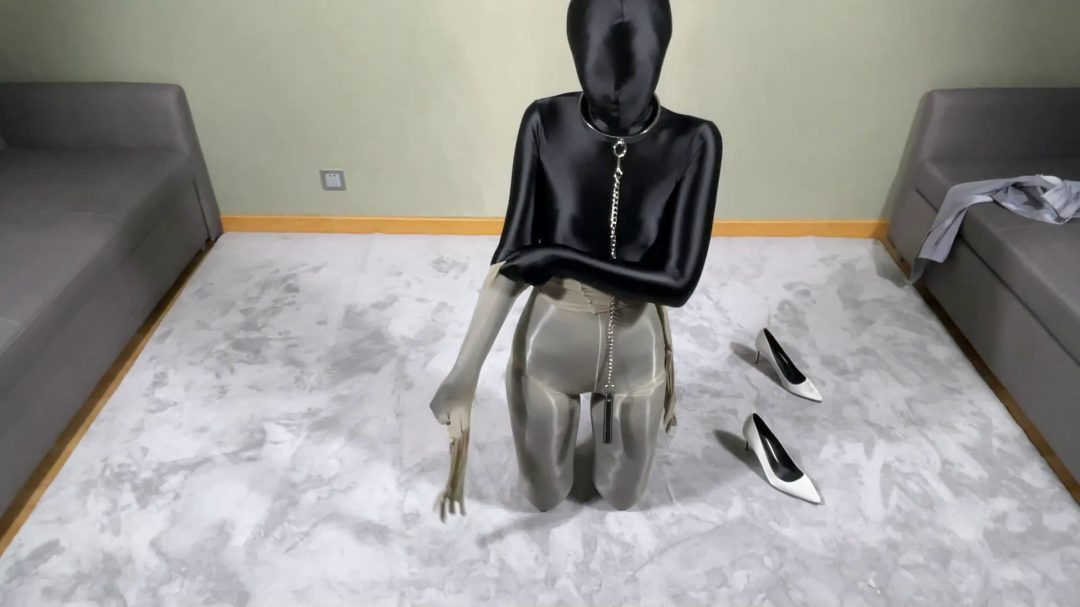 身穿zentai油亮连身袜+丝绸面芭蕾舞鞋疯狂自嗨-4