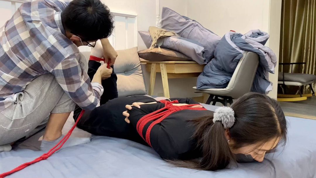 小鱼的驷马紧缚，银色胶带贴起来-5