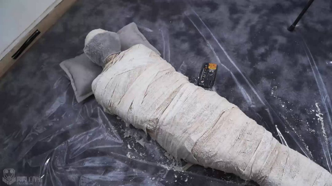 石膏绷带木乃伊-8