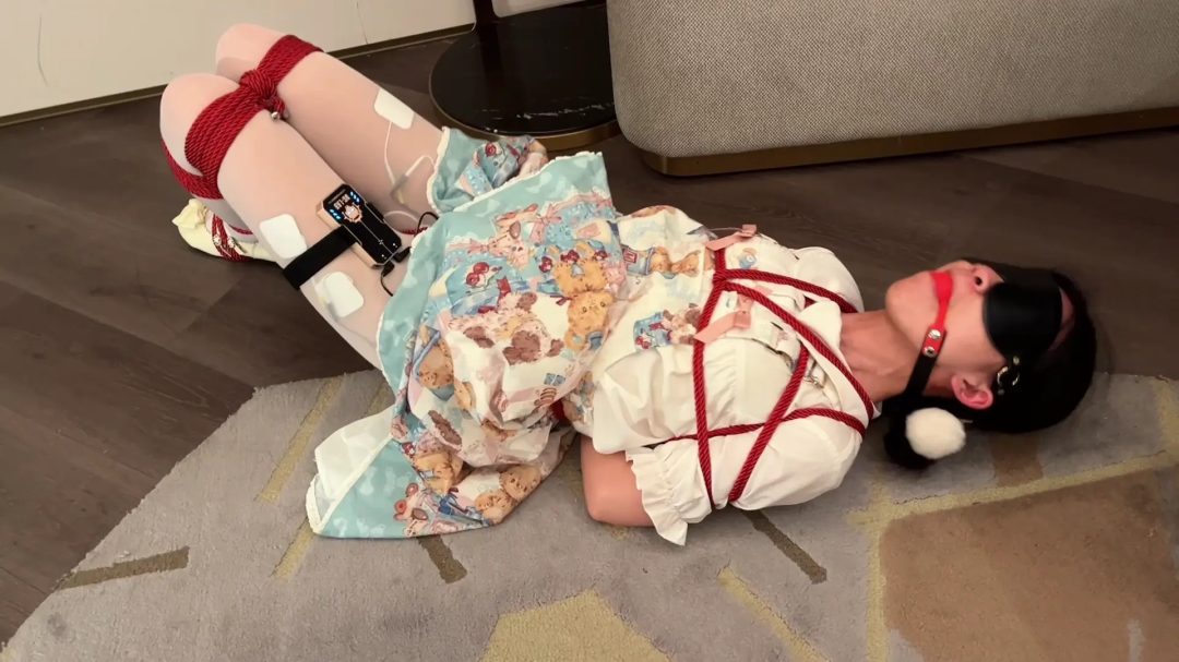 【盒子里的少女】黑丝JK、白丝Lolita、郊狼电击-3