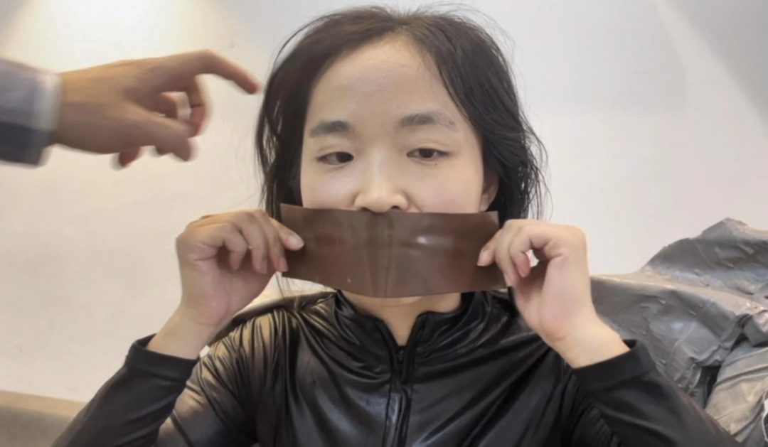【小海】小海的胶带全包，挣脱的比较容易，所以，奖励胶带贴自己的嘴巴-9