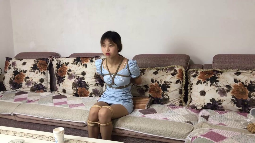 大嘴女孩丹然的捆绑体验 口枷堵嘴-3