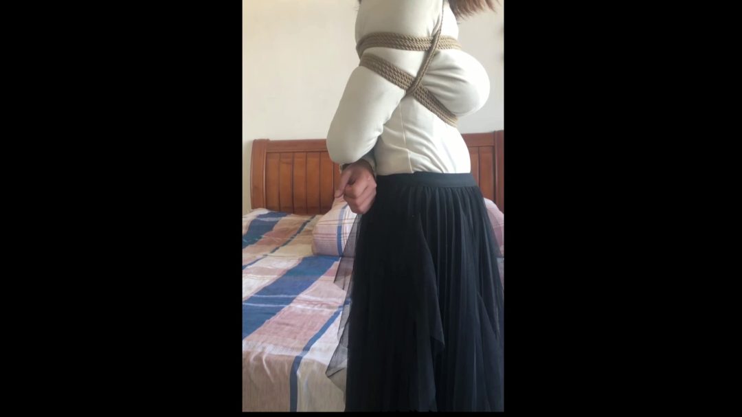 大胸女孩雪儿的捆绑初体验 日式紧缚 马具口球堵嘴-2