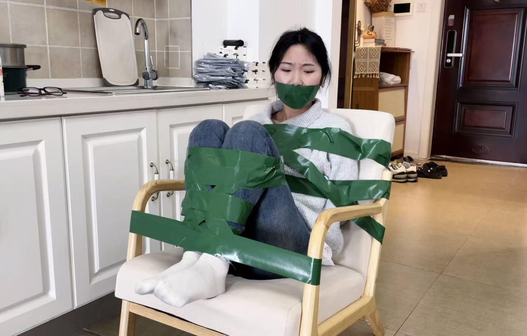 【缚艺录】【小丹】第一次体验胶带捆绑-4