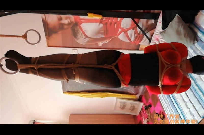 两个M 被锁在一起 镣铐囚笼-6