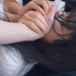 《沦为狗奴的小叶》OL娇美男娘小叶，取外卖却遭遇入室捂晕！吊绑、马具口球羞辱！口水不止…下面被反复寸止蹂躏，驷马无情折磨，要沦为狗奴了哦，小叶却满眼的期待……