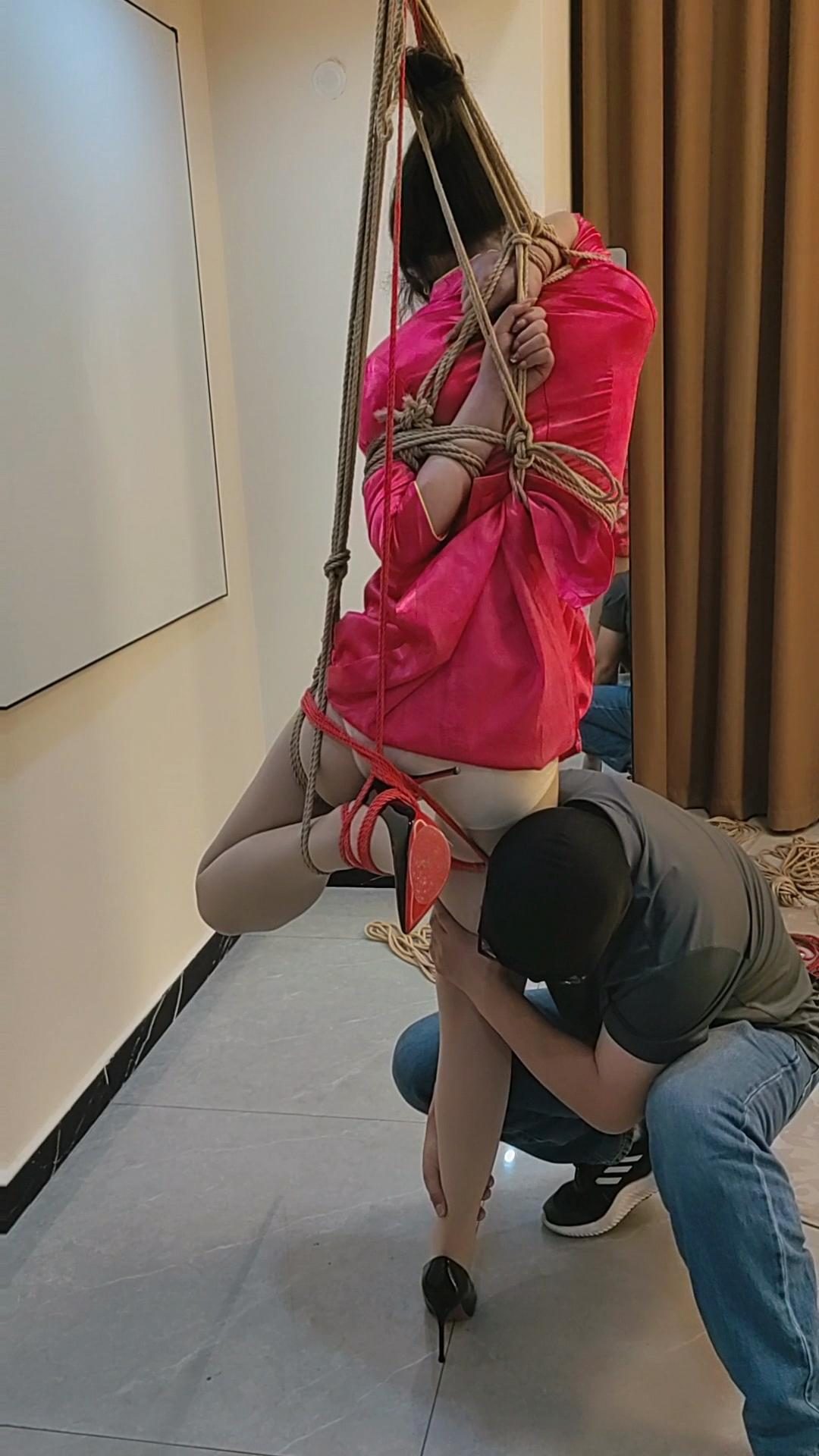 旗袍背剑式单腿紧缚-6