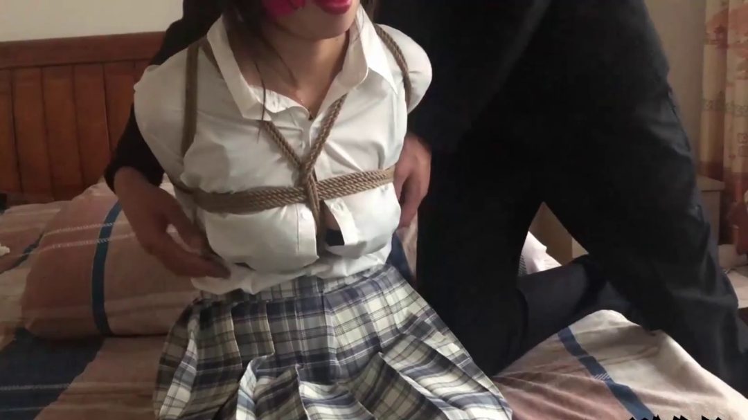 妹子小雪捆绑模拟-6