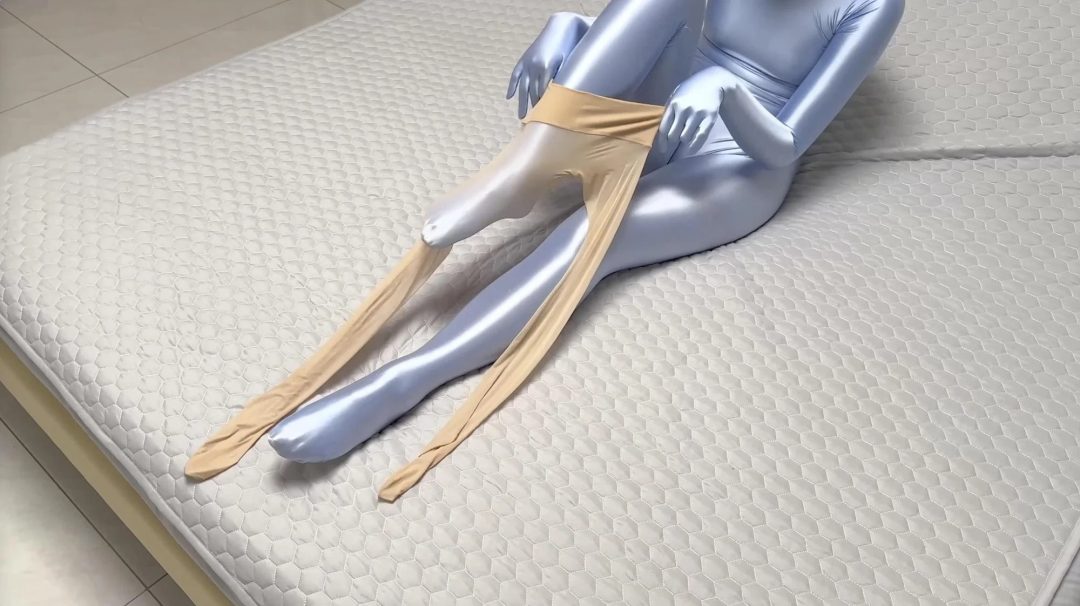 禁欲一个月的闷骚御姐——(天蓝色zentai+无缝肉丝+天鹅绒高叉泳衣)-3