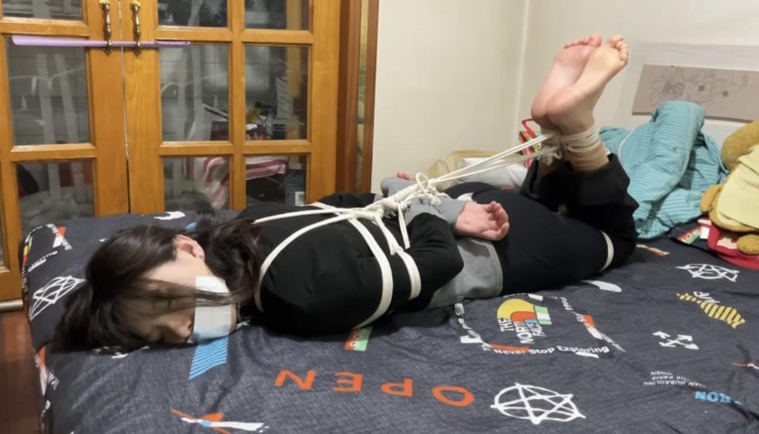 【缚艺录】【任我行】【小蛇】白袜、口球、胶带与光脚驷马-7