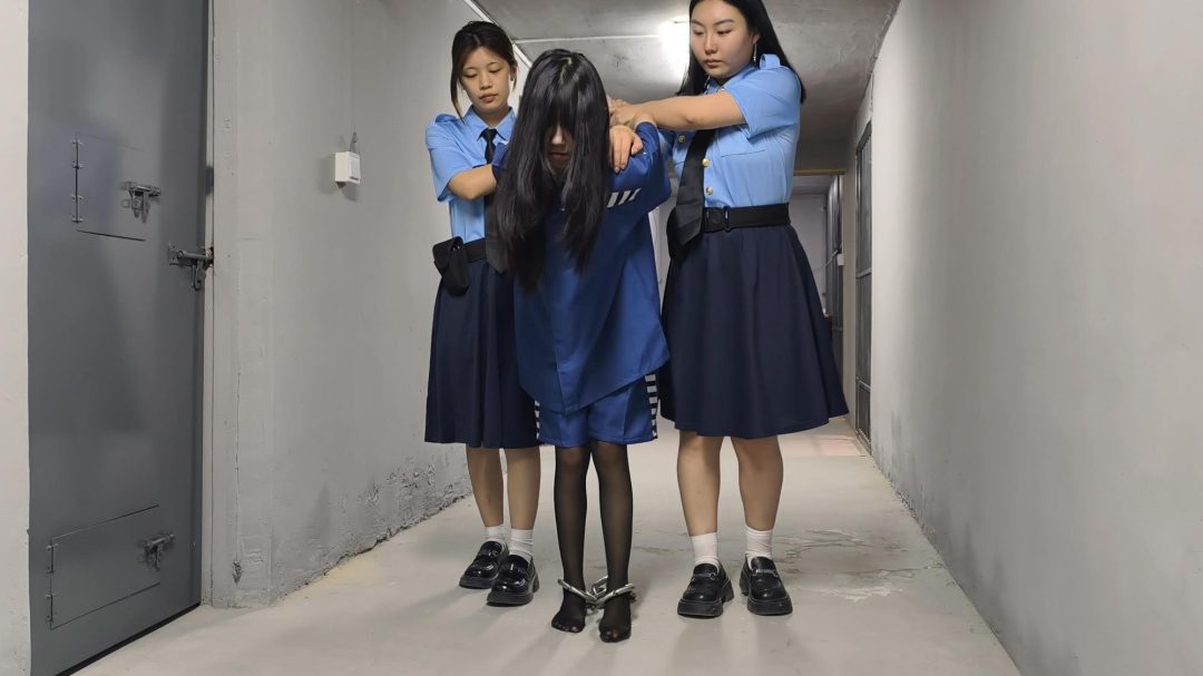 【鑫鑫工作室】女犯被捕后不老实，被吊起来，TK，驷马，最后终于承认罪行，被判处死刑，梦见自己被绞刑，痛苦死去-10