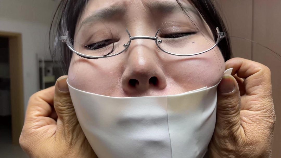 云雀定拍《被入室抢劫的美丽母女 下》 超人气漫画完美复刻 双人木乃伊捆绑蠕动 求救只有一墙之隔~-2