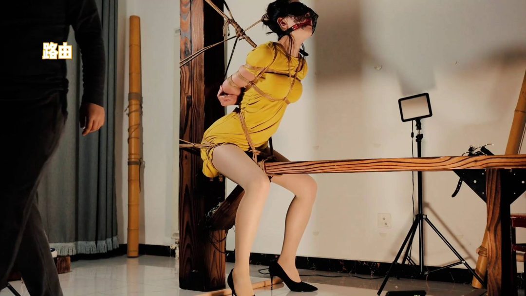 美人扎马步，翘臀挺胸，为何如此乖？-5