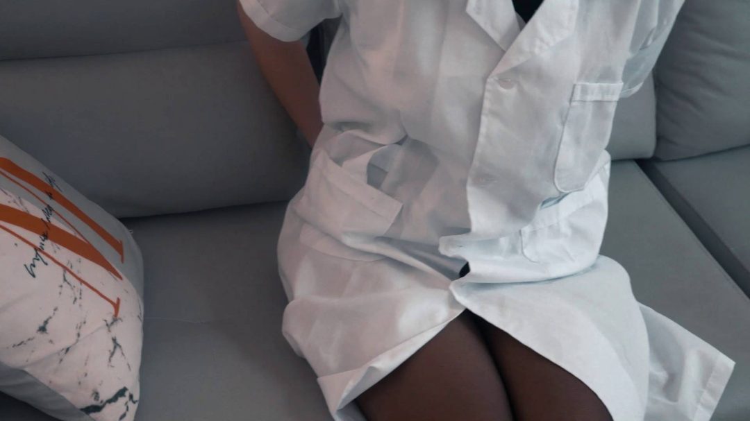 黑丝口罩胶手套小白鞋之女护士，束缚指令-6